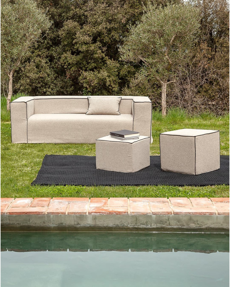 Outdoor pouf in 100% recycled Rolefin 50 x 50cm