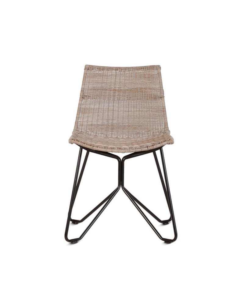 Outdoor chair made of synthetic rope and iron.