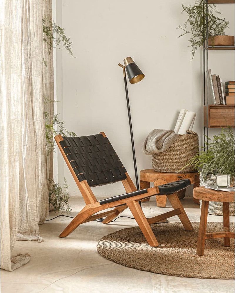 Lounge chair in leather and untreated solid reclaimed teak 64 x 80 cm