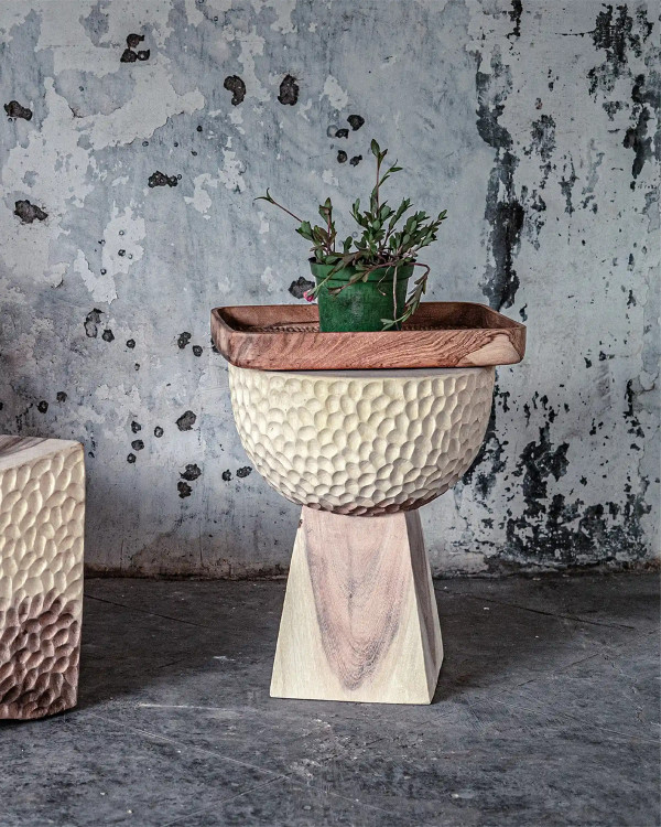 GRAIL side table in suar...