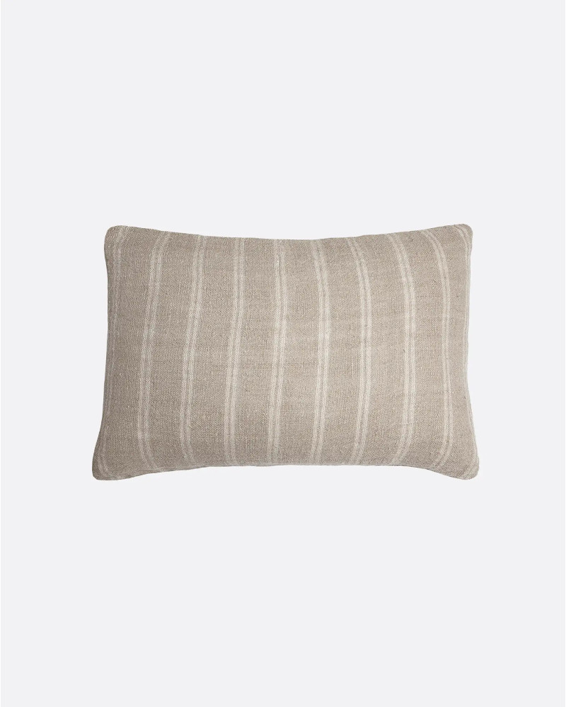 Housse de coussin KURUVA en lin 60 x 40 cm avec rayures blanches