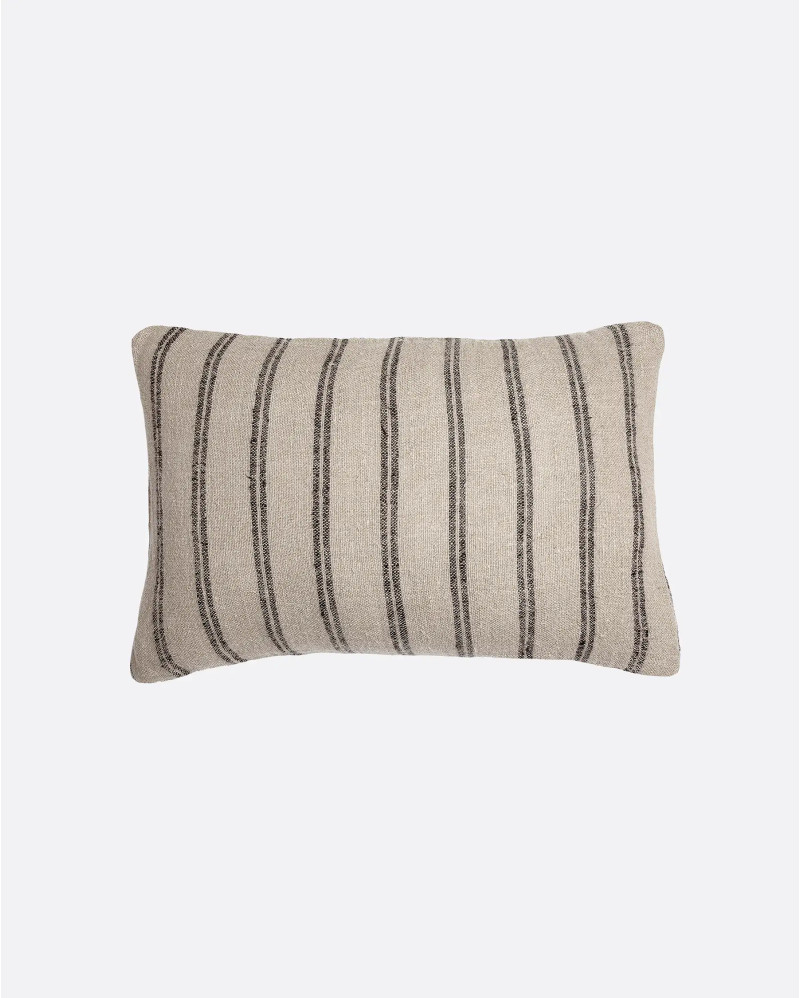 Housse de coussin KURUVA en lin 60 x 40 cm avec rayures noires