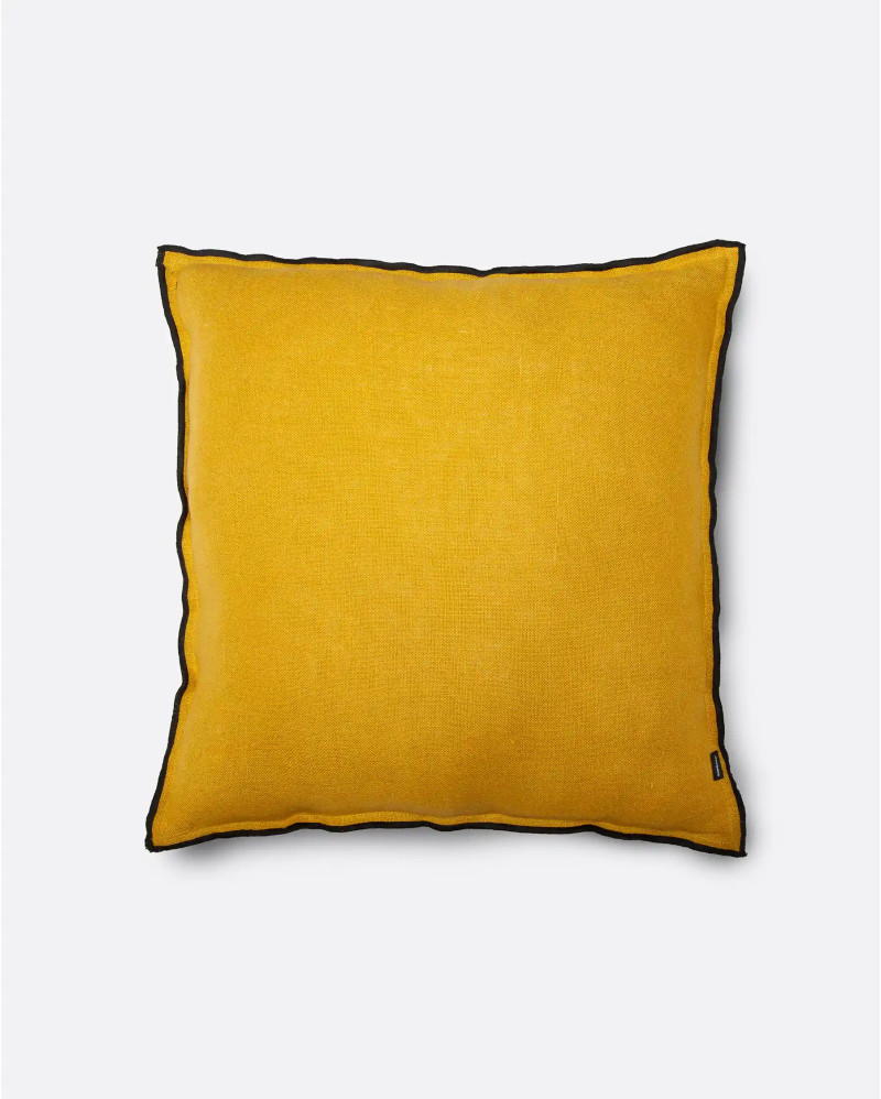 Housse de coussin NADIVI en lin 50 x 50 cm en couleur moutarde