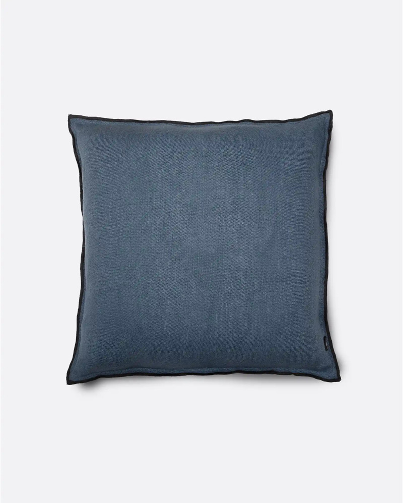 Housse de coussin NADIVI en lin 50 x 50 cm en couleur bleu denim