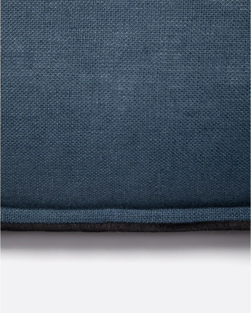 Housse de coussin NADIVI en lin 50 x 50 cm en couleur bleu denim