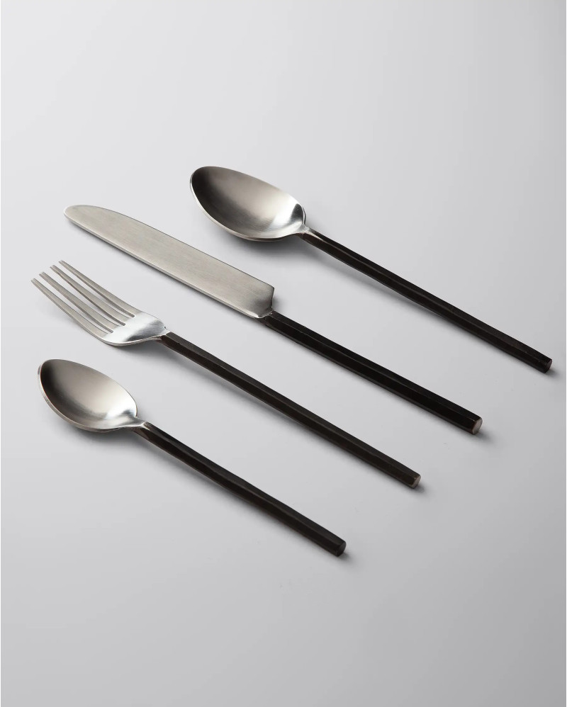 TUTUPI cutlery in stainless steel 23 x 0,5 x 4 cm in silver colour. Set of 4 units