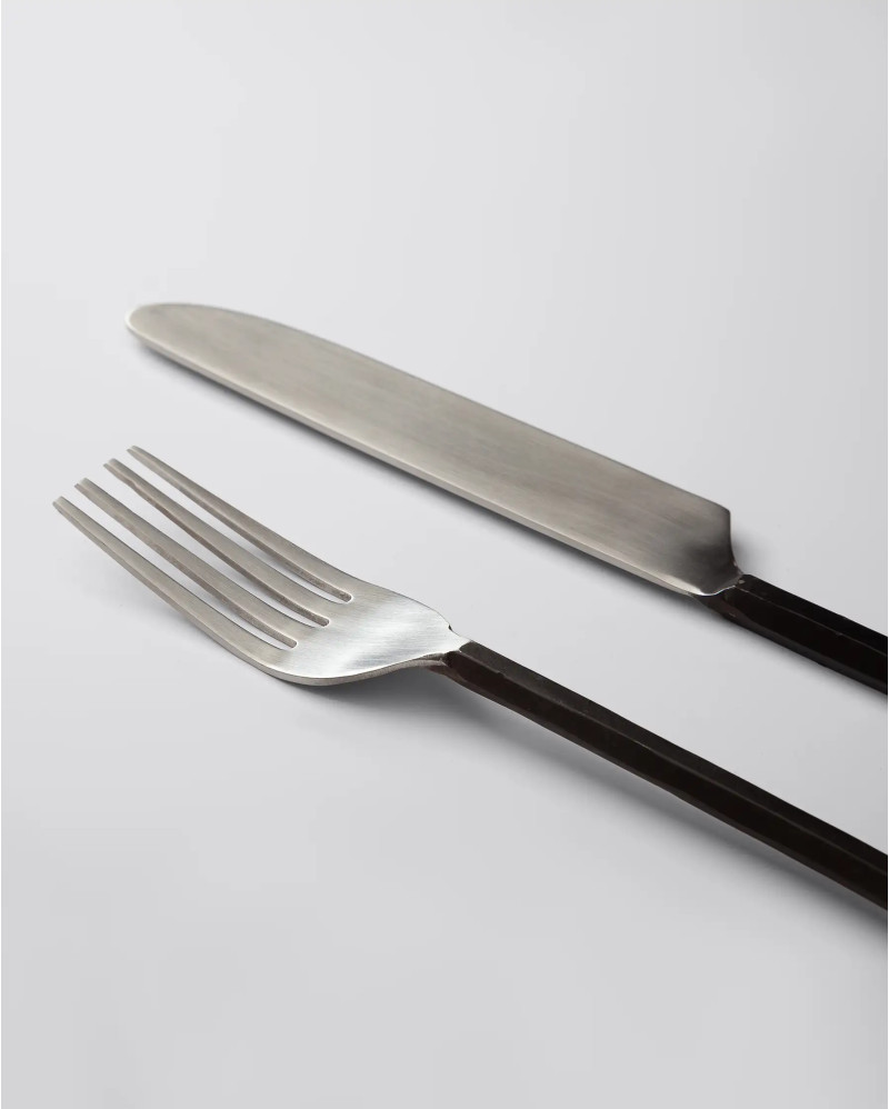 TUTUPI cutlery in stainless steel 23 x 0,5 x 4 cm in silver colour. Set of 4 units