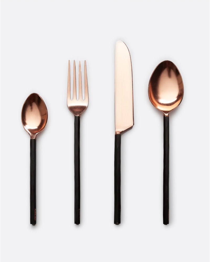 TUTUPI cutlery in stainless steel 23 x 0,5 x 4 cm in copper colour. Set of 4 units