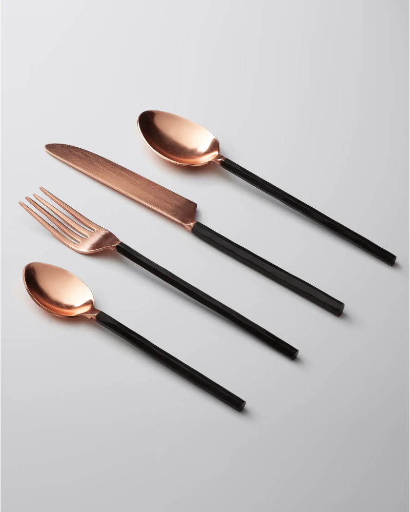 TUTUPI cutlery in stainless steel 23 x 0,5 x 4 cm in copper colour. Set of 4 units