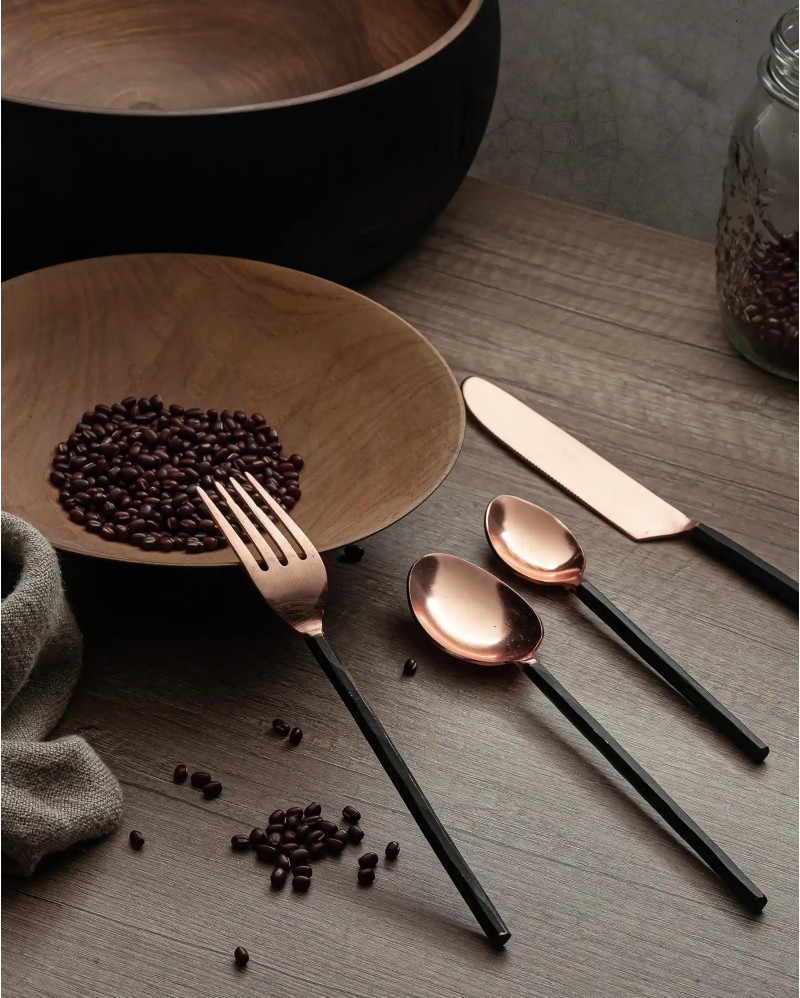 TUTUPI cutlery in stainless steel 23 x 0,5 x 4 cm in copper colour. Set of 4 units