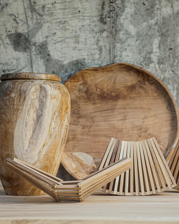 YOGUI bread basket in teak...