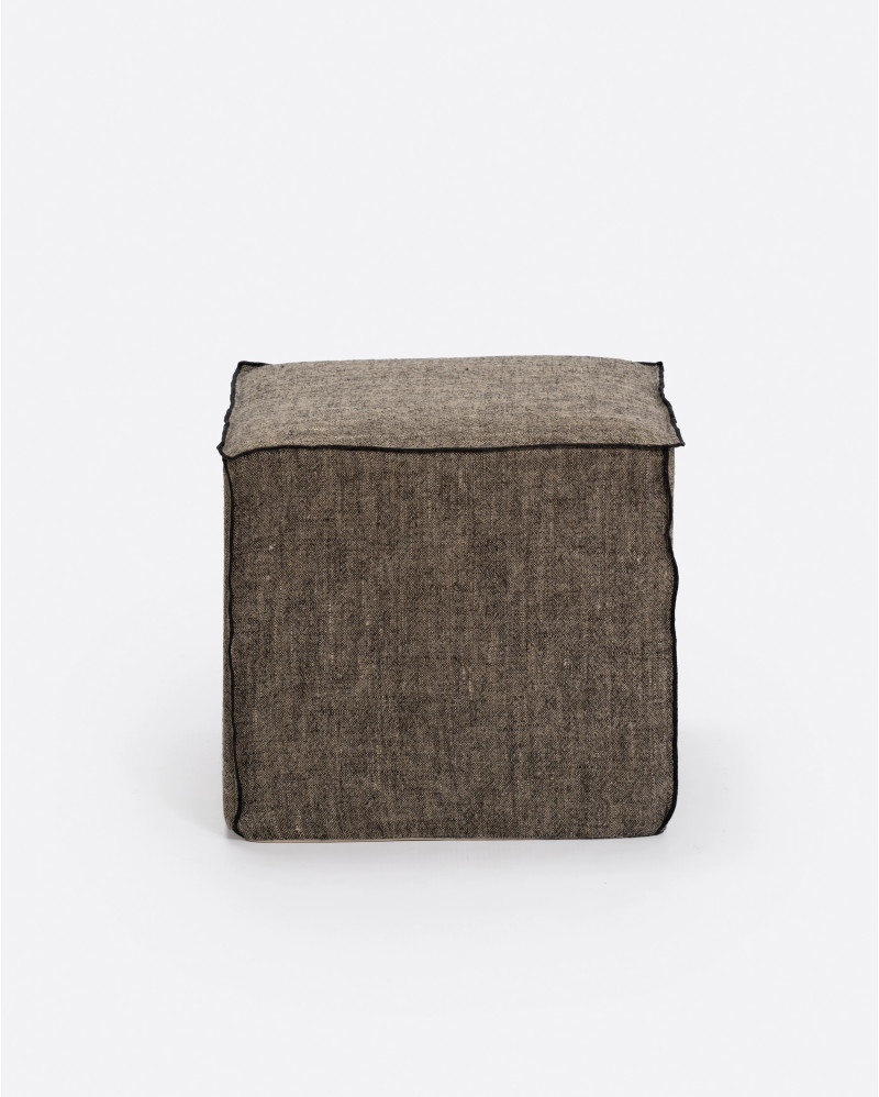 Pouf MANDYA en lin et mousse 50 x 50 x 45 cm en couleur naturelle et noire