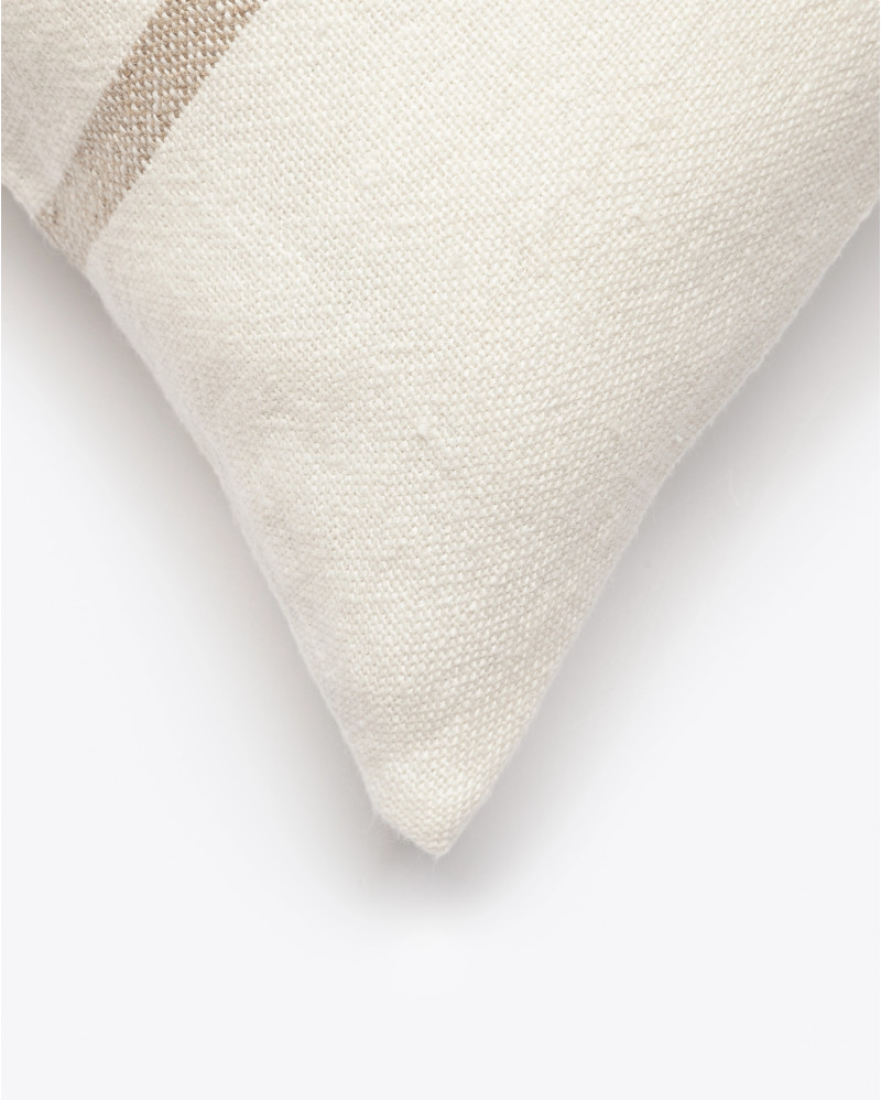 Housse de coussin ZIP en lin 60 x 60 cm en couleur blanche avec des rayures naturelles