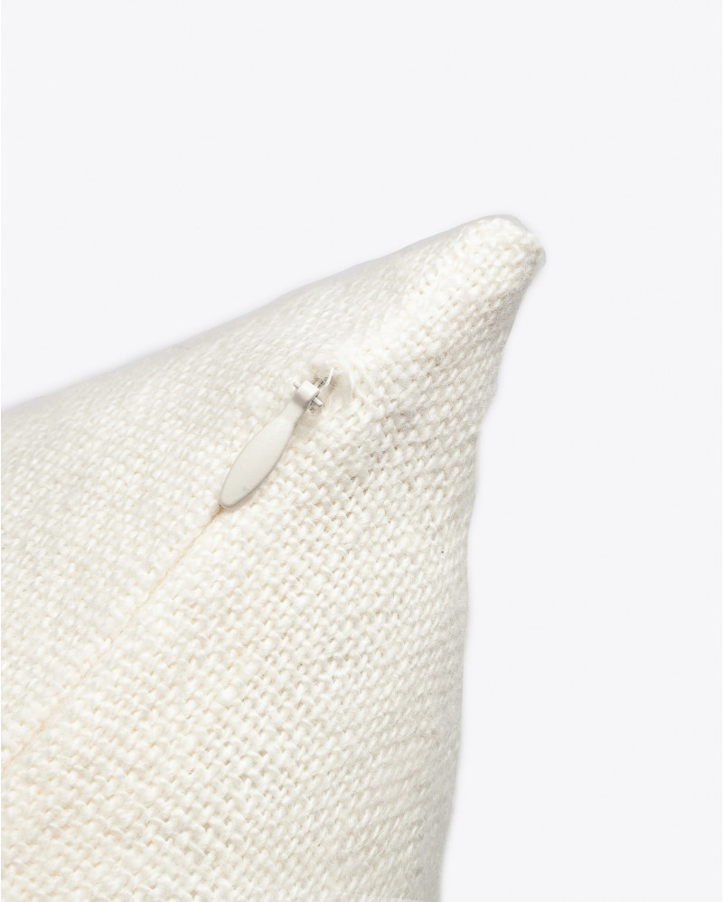 Housse de coussin ZIP en lin 60 x 60 cm en couleur blanche avec des rayures naturelles