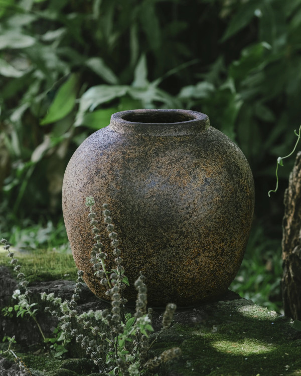 MONANA decorative clay vase...