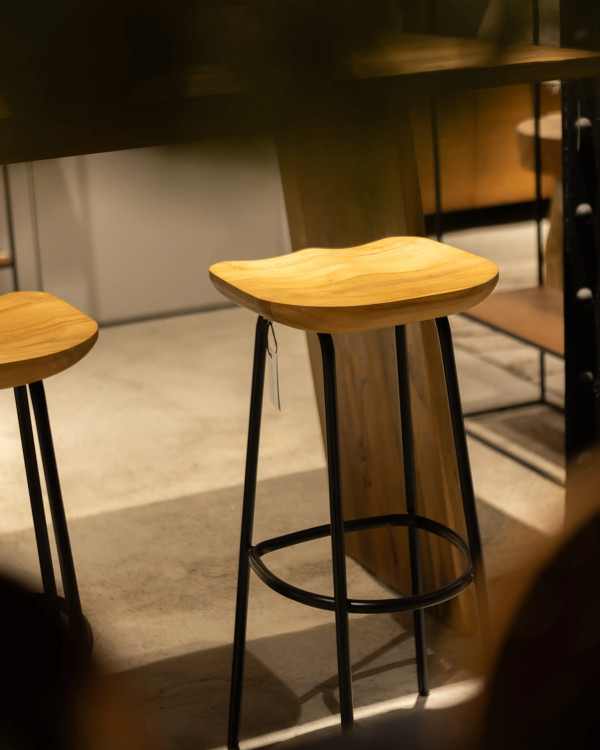 Tabouret haut SEMUT en bois...