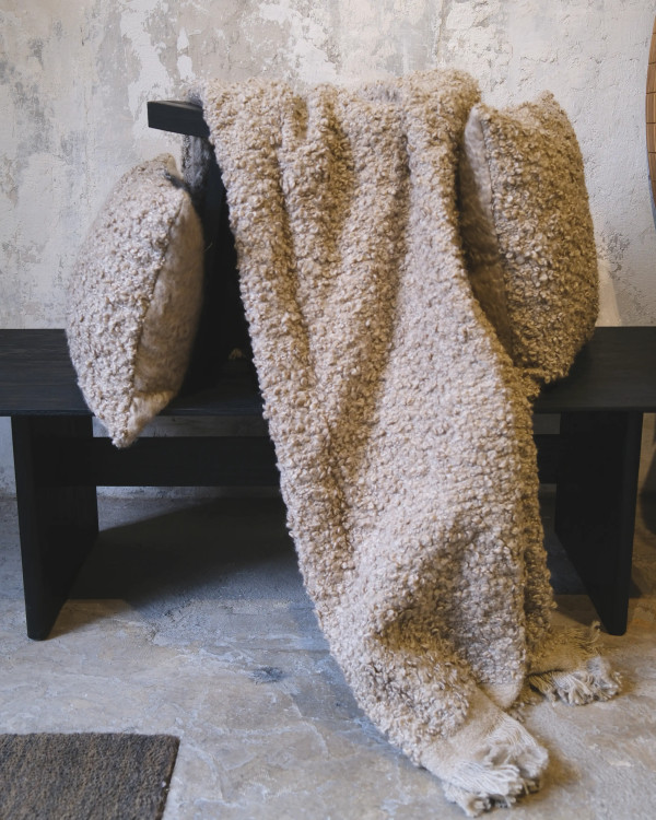 DHANA throw 170 x 130 cm...