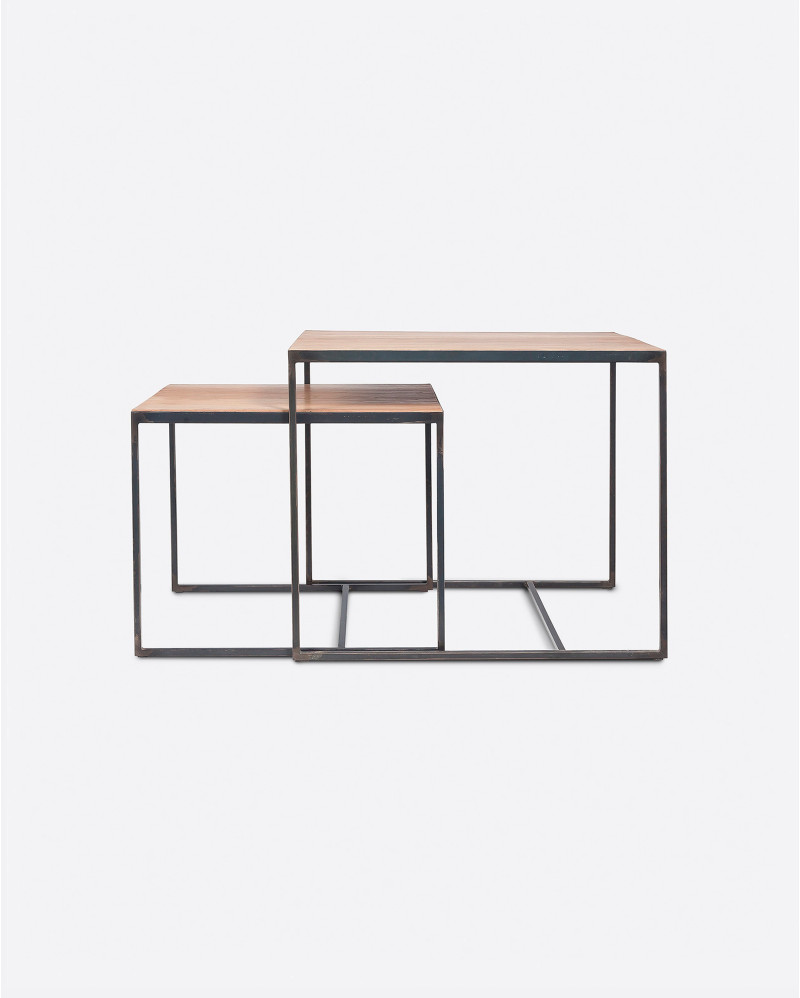 Mesa auxiliar nido ONETWO de madera de teca reciclada y hierro. Set de dos unidades 60/50 x 55/50 x 50/40 cm