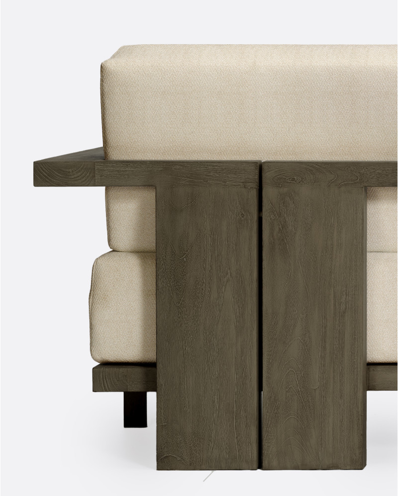 Sofá de exterior PANJANG 3/4 plazasen teca natural con acabado envejecido, 260 x 82 x 62 cm, con tapizado color marfil (Ivory)