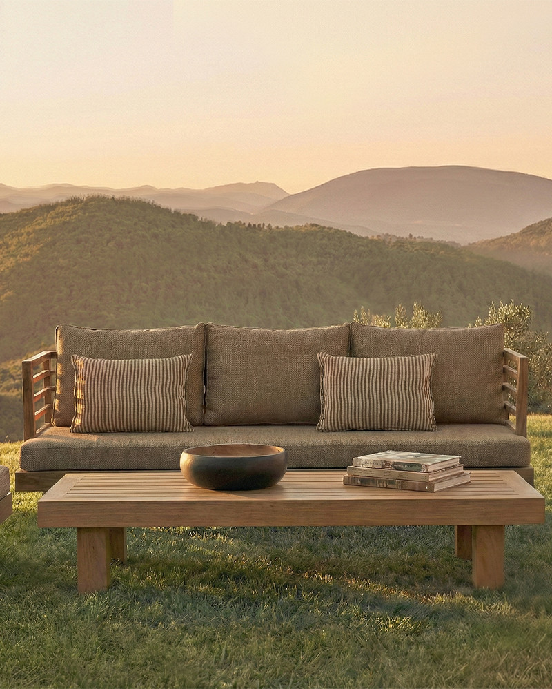 Sofá de exterior STRAUSS 3 plazas en teca natural y olefina, 214 x 84 x 67 cm, con tapizado color arena (Sand)