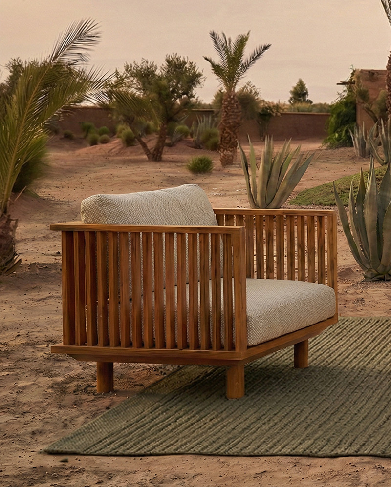 Sofá de exterior TOPRAK 1 plaza en teca natural y olefina, 84 x 82 x 77 cm, con tapizado color marfil (Ivory)