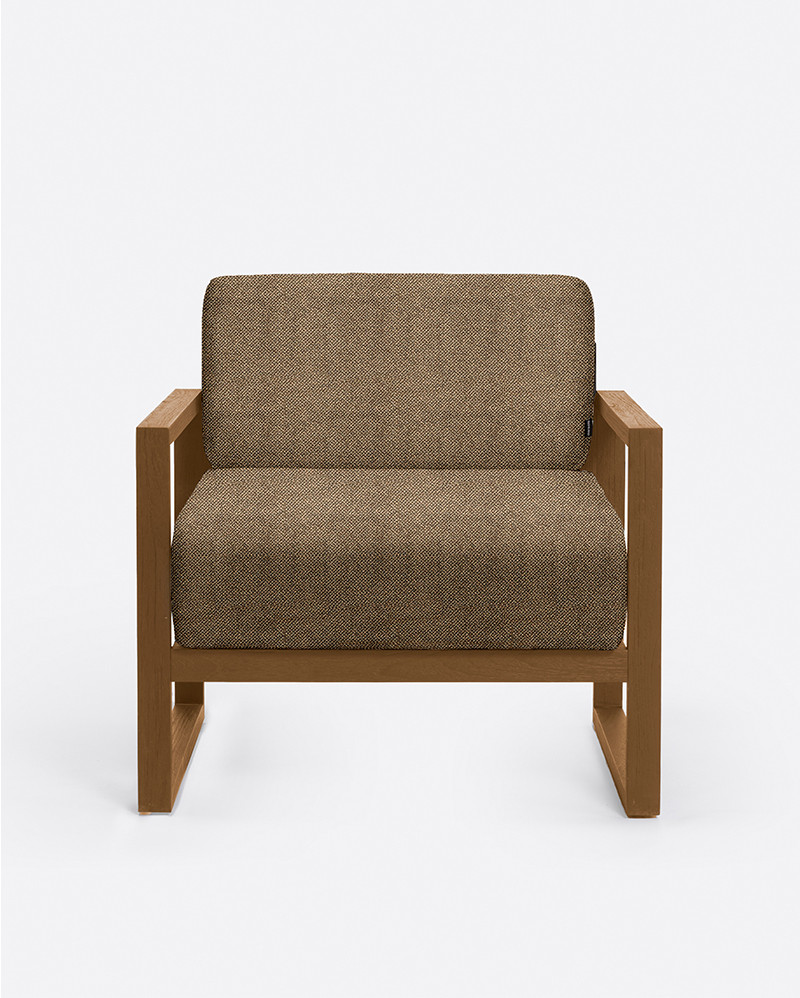 SELMA 1-seater outdoor sofa in teak wood, 78 × 83 × 67 cm, with sand-coloured upholstery.
