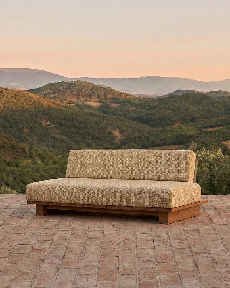 Sofá de exterior CORA 4 plazas en teca natural y cuerda sintética, 240 x 100 x 72 cm, con tapizado color marfil (Ivory)