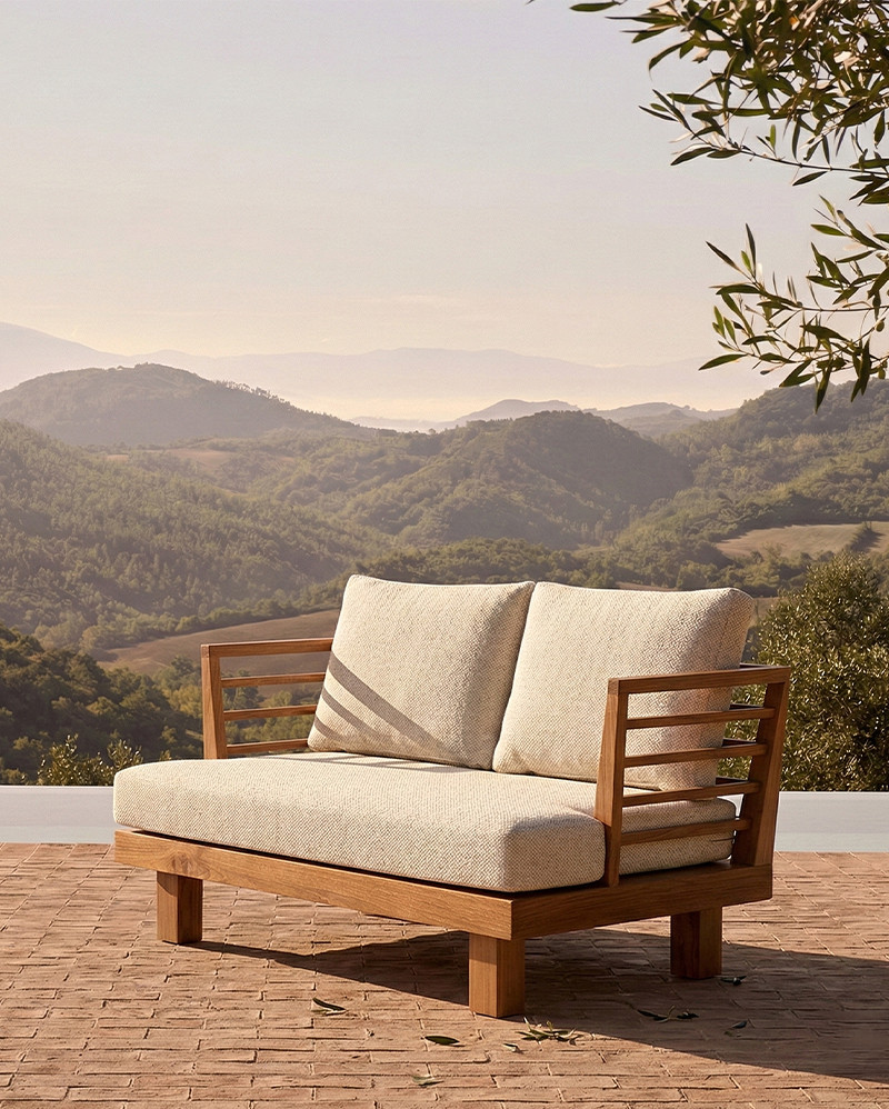 Sofá de exterior STRAUSS 2 plazas en teca natural y olefina, 130 x 84 x 67 cm, con tapizado color marfil (Ivory)