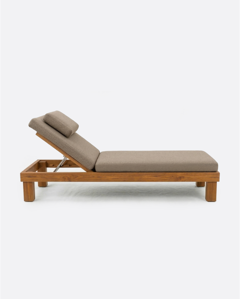 Tumbona de exterior STRAUSS en teca natural, 200 x 80 x 25 cm, con colchón color arena (Sand)