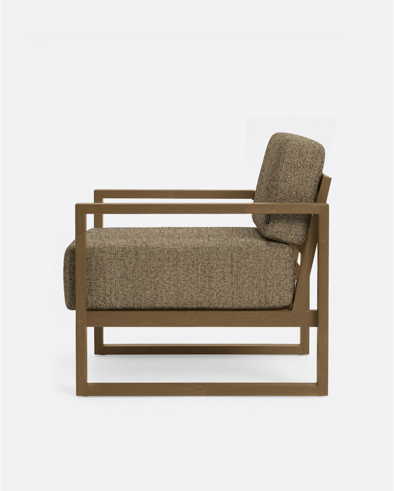 SELMA 1-seater outdoor sofa in teak wood, 78 × 83 × 67 cm, with sand-coloured upholstery.