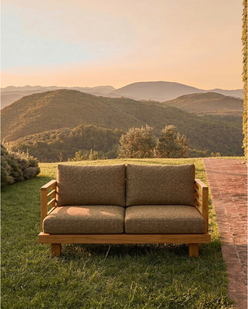 Sofá de exterior STRAUSS 2 plazas en teca natural y olefina, 130 x 84 x 67 cm, con tapizado color arena (Sand)