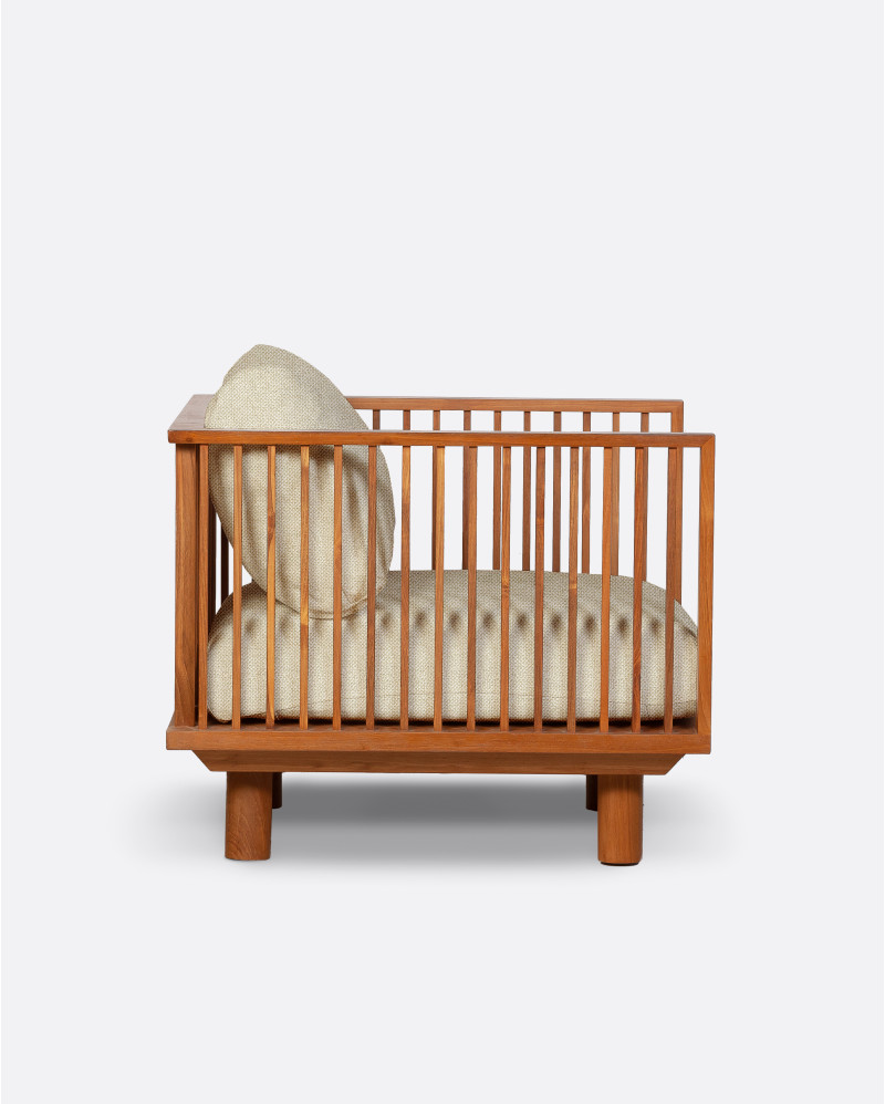 Sofá de exterior TOPRAK 1 plaza en teca natural y olefina, 84 x 82 x 77 cm, con tapizado color marfil (Ivory)